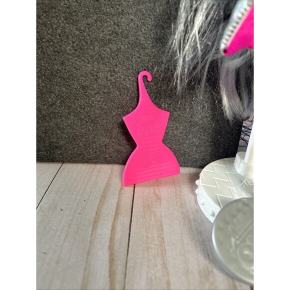 LOL Surprise OMG Dance Dance B-Gurl Fashion Doll and Accessories - Picture 3 of 6